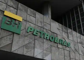 Logo da Petrobras, empresa responsável pela redução do preço do gás natural para distribuidoras.