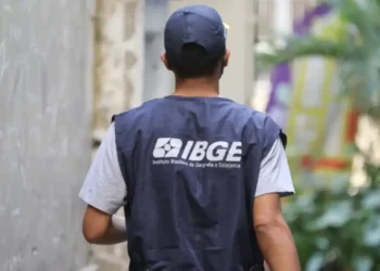 Imagem de um agente do IBGE ilustrando sobre a preparação para o concurso do IBGE e principais matérias de estudo.