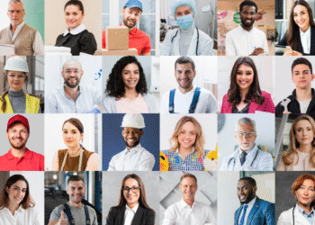 Colagem de pessoas com diferentes profissões e idades em retratos sorridentes e ambientes de trabalho variados.