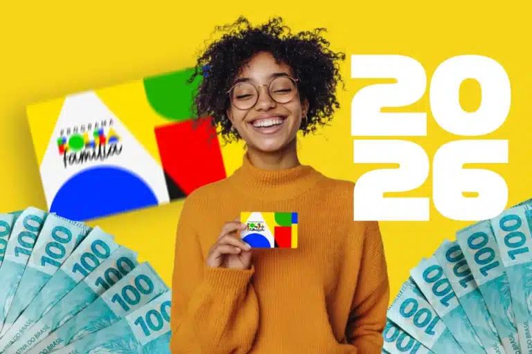 Mãe solo sorrindo segurando cartão do Bolsa Família, representando benefícios extras disponíveis em 2026