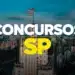 Vista aérea da cidade de São Paulo com bandeira e texto concursos SP destaque.
