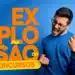 Homem animado comemorando ao lado da frase Explosão de Concursos em fundo azul