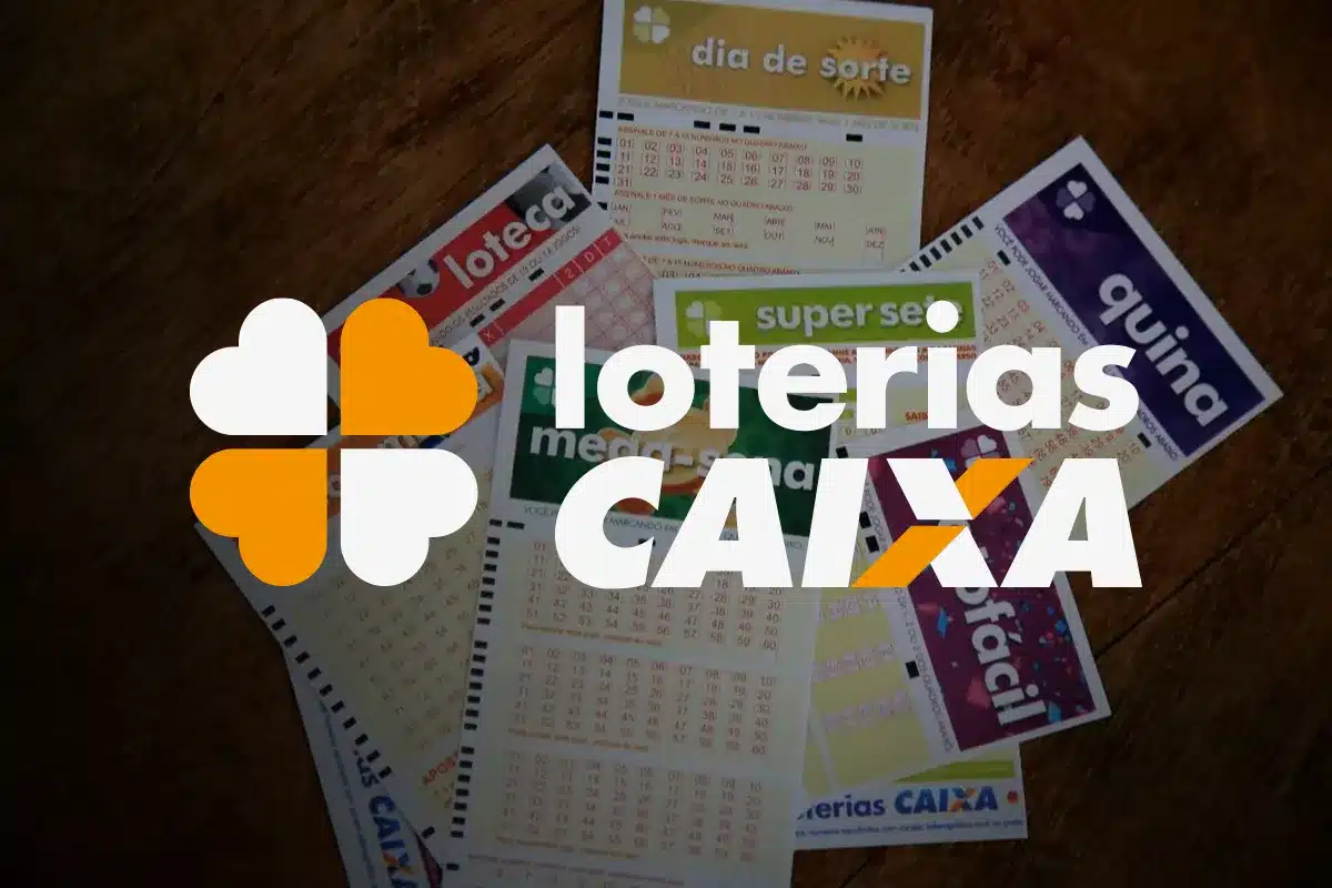 Vários volantes da Caixa para aposta da Mega da Virada com R$ 1 bilhão em jogo.