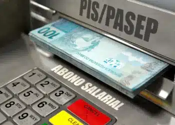 Cédulas do PIS/Pasep saindo de caixa eletrônico simbolizam mudanças nas regras do abono salarial
