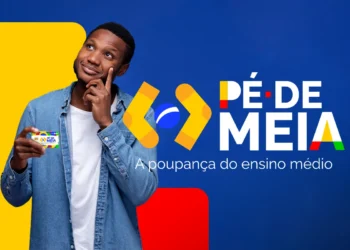 Imagem promocional do programa Pé-de-Meia, com estudante segurando um cartão, representando o bônus de R$ 200 para alunos do ensino médio.