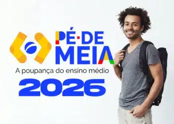 Imagem de divulgação do programa Pé-de-Meia, mostrando jovem estudante com mochila ao lado do logo colorido e a data de 2026.