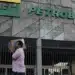 Fachada da Petrobras ilustrando matéria sobre a prorrogação do concurso e o aumento das chances de convocação de candidatos.