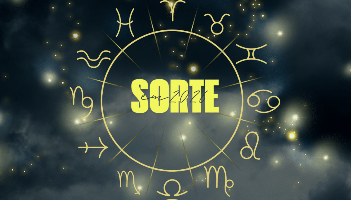 Roda do zodíaco sobre fundo nebuloso com texto amarelo "Sorte em 2026"