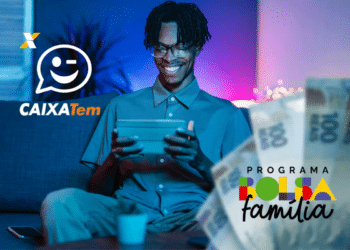Imagem promocional do app Caixa Tem e Programa Bolsa Família 2026, mostrando uma pessoa utilizando um tablet com dinheiro em destaque.