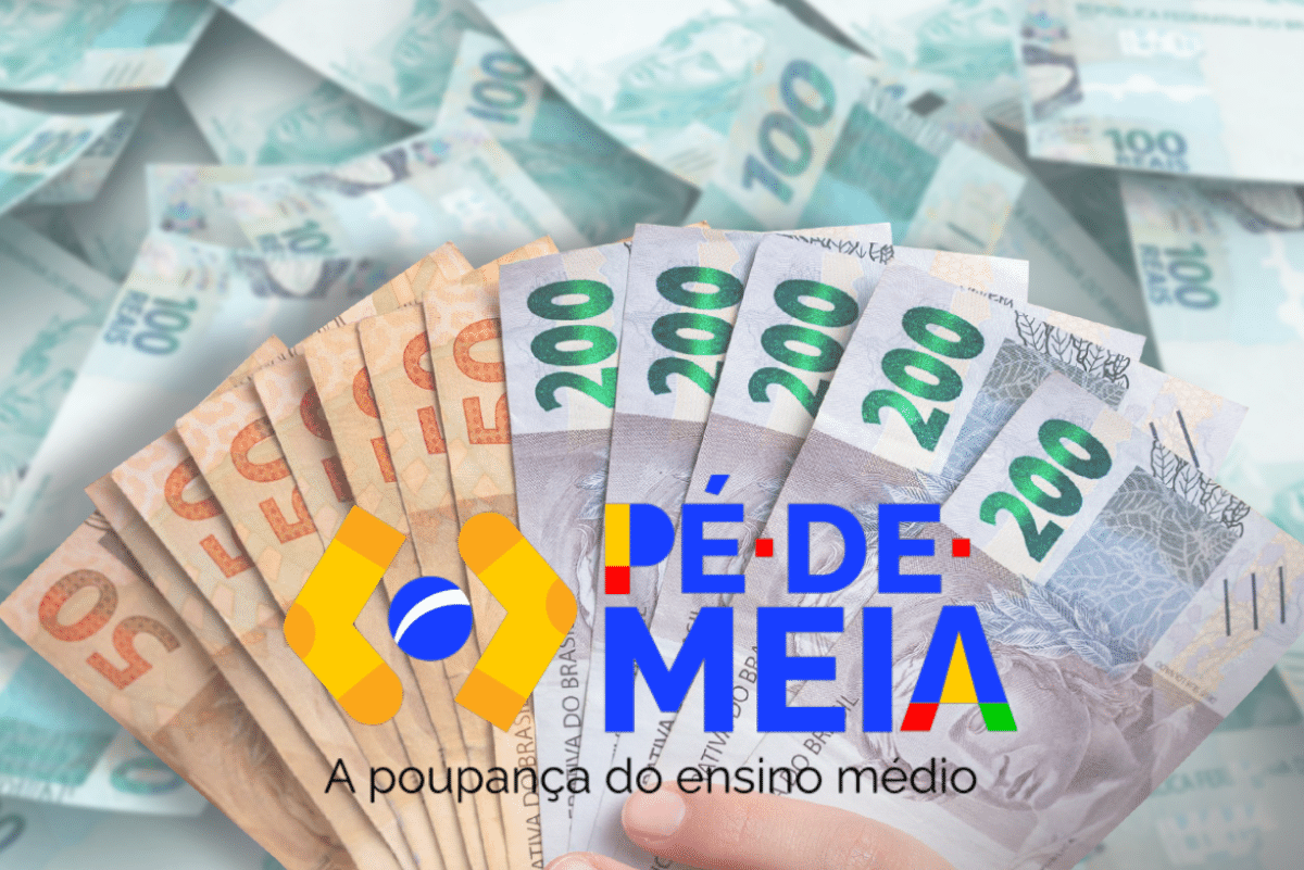 Imagem ilustrativa com notas de R$ 50, R$ 100 e R$ 200, representando o valor da primeira parcela do Pé-de-Meia de 2026.