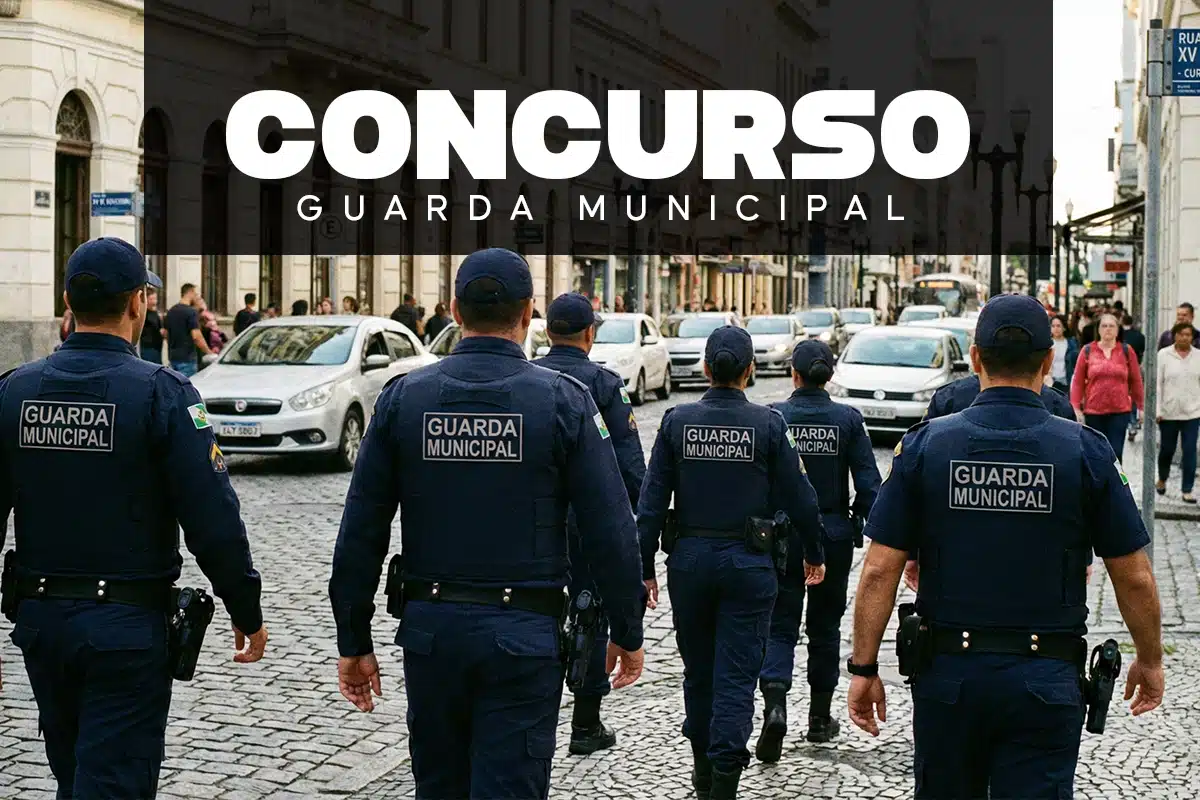 Concurso da Guarda Municipal Imagem de guardas municipais em patrulhamento pelas ruas, com o uniforme da Guarda Municipal. A imagem chama atenção para o concurso da Guarda Municipal.