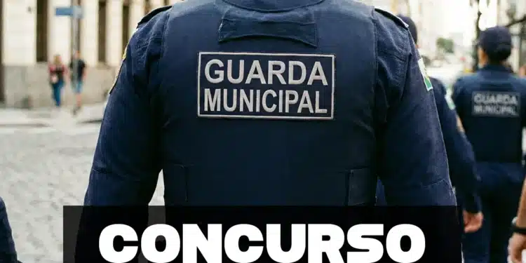 Imagem de guardas municipais com fardamento, com a palavra 'GUARDA MUNICIPAL' visível nas costas. A imagem ilustra a abertura de inscrições para o concurso da Guarda Municipal.