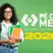Estudante segurando cadernos em campanha do programa Pé-de-Meia 2026 para alunos do ensino médio