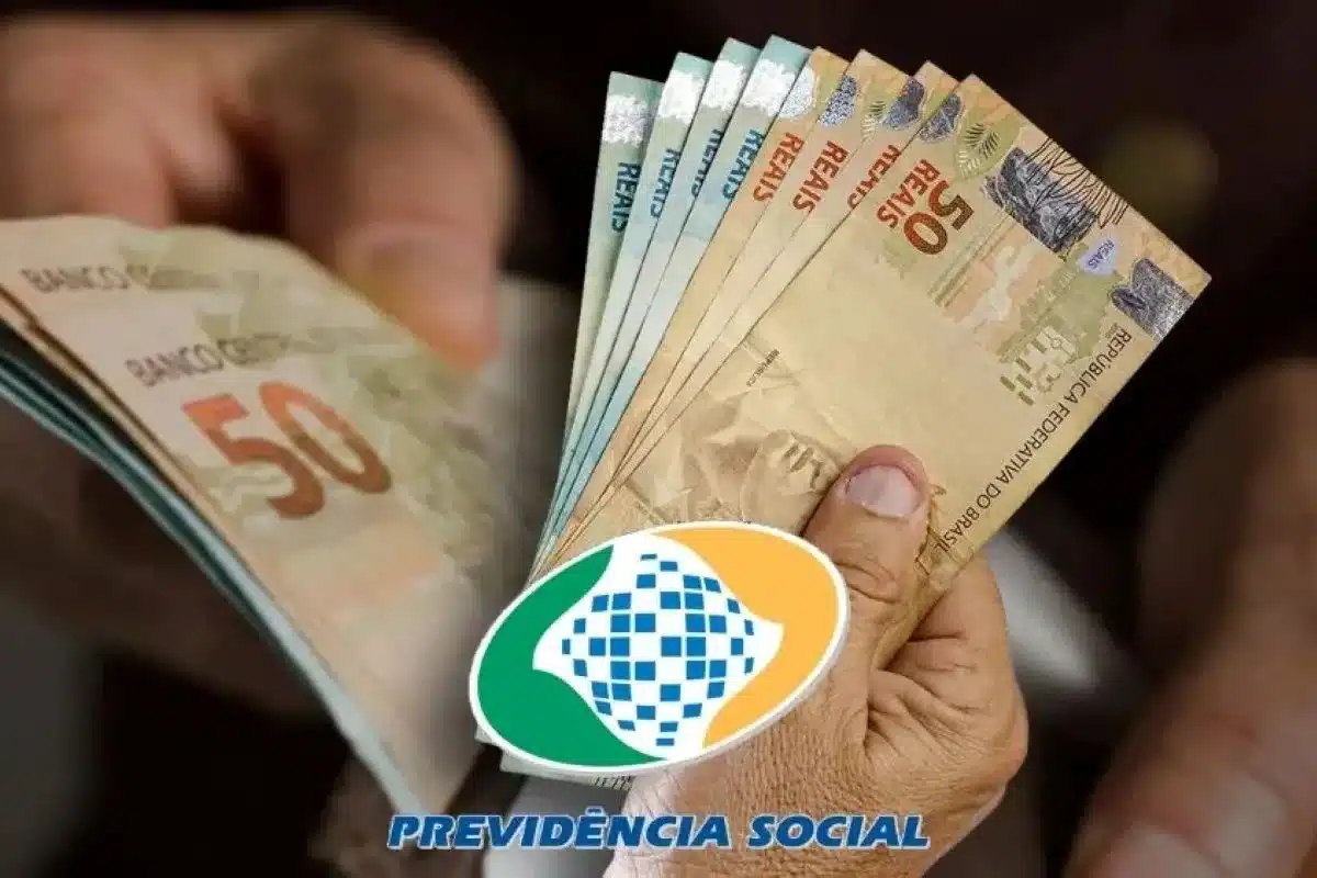 Antecipação do 13º salário INSS 2026 - Expectativa de pagamento Notas de R$50 e logo da Previdência Social representando a possível antecipação do 13º salário do INSS em 2026.