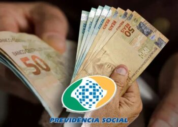 Cédulas de 50 reais, com destaque para o pagamento do INSS anunciado para quarta-feira, 28 de janeiro.