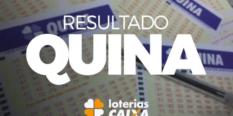 Bilhetes da Quina da Loteria Caixa com caneta sobre mesa