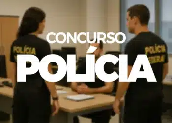 Candidatos do concurso da Polícia Federal durante etapa avaliativa, com destaque para possível convocação de excedentes.