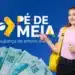 Estudante apontando para anúncio do Pé-de-Meia com notas de R$ 100 e destaque para pagamento de R$ 1.200