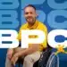 Homem cadeirante representando beneficiários do BPC em fevereiro durante a primeira semana de pagamentos