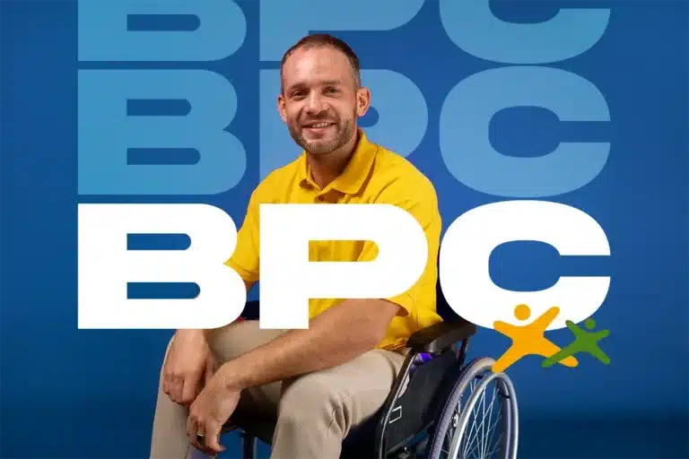 Homem cadeirante representando beneficiários do BPC em fevereiro durante a primeira semana de pagamentos