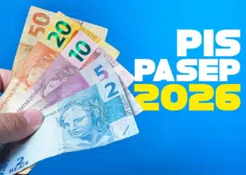 Dinheiro em notas de real representando liberação de valores do ressarcimento do PIS/Pasep para trabalhadores brasileiros em fevereiro de 2026