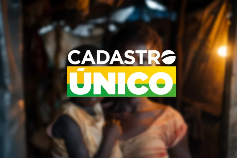 Família brasileira em situação de vulnerabilidade representando convocação para atualização do Cadastro Único do governo federal.