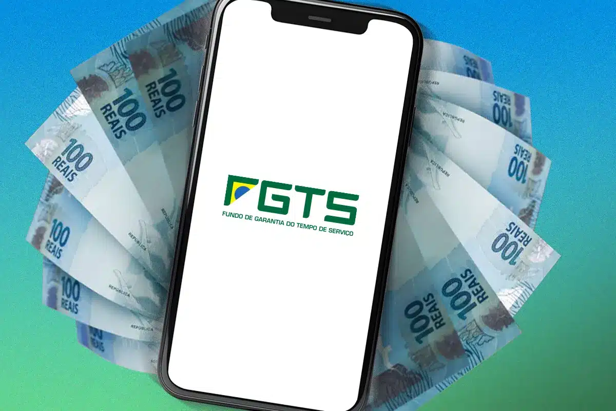 Como pedir o ressarcimento das cotas do PIS/Pasep pelo FGTS Aplicativo FGTS no celular com notas de dinheiro ilustrando o pedido de ressarcimento das cotas do PIS/Pasep pelo app ou na agência.