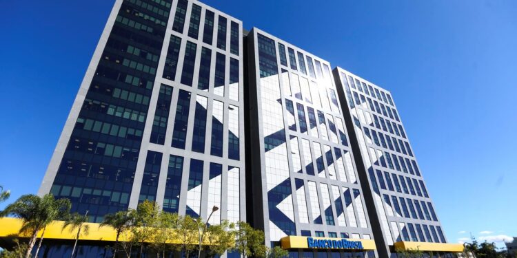 Fachada do Banco do Brasil, ilustrando a crescente expectativa para o concurso de 2026, mesmo sem a definição da banca organizadora.