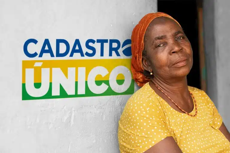 Atualização das regras do CadÚnico 2026 — mulher beneficiária ao lado do logo do Cadastro Único
