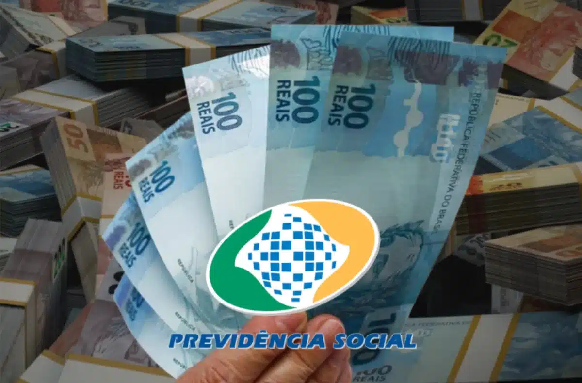 Cédulas de reais com o logo da Previdência Social, representando os pagamentos do INSS em março de 2026.