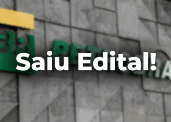 Letreiro da Petrobras em parede cinza com aviso em destaque "Saiu Edital!" em branco