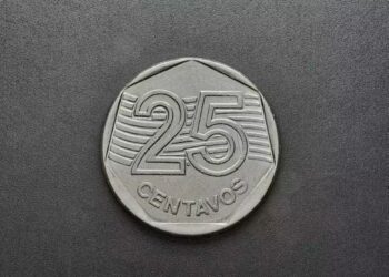 Reverso da moeda de 25 centavos de 1995, em aço inoxidável, destacando o numeral 25 centralizado sobre fundo de linhas diagonais.