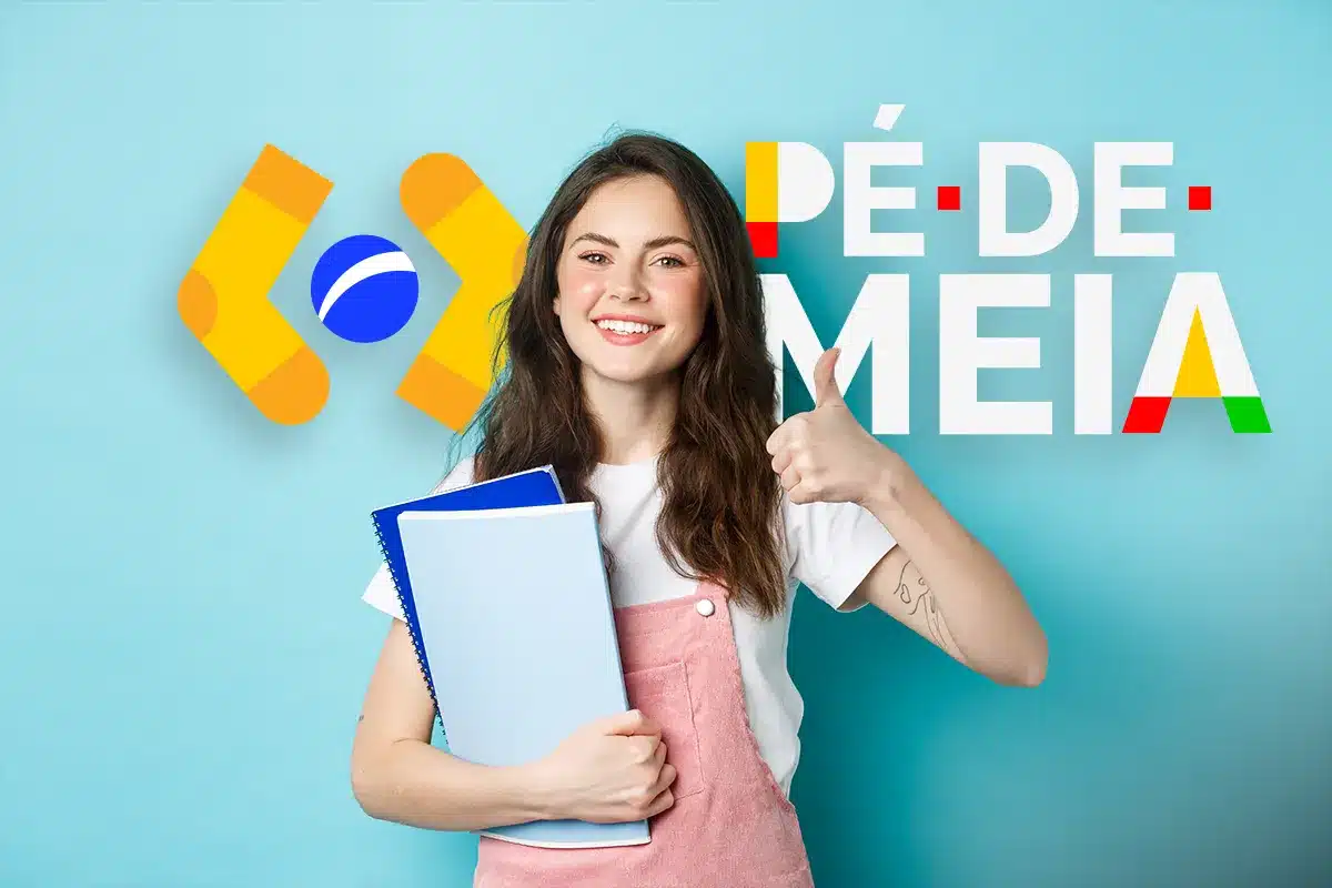 Estudante sorrindo com cadernos e joinha na frente do logotipo do Pé-de-Meia — mudanças no prazo de matrícula para receber o incentivo em 2026