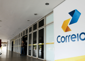 Jovem Aprendiz Correios 2026 - fachada de agência dos Correios com logo oficial azul e amarelo