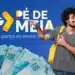 Estudante apontando para o programa Pé-de-Meia com notas de dinheiro ao fundo, ilustrando benefício de R$ 1.000 bloqueado.
