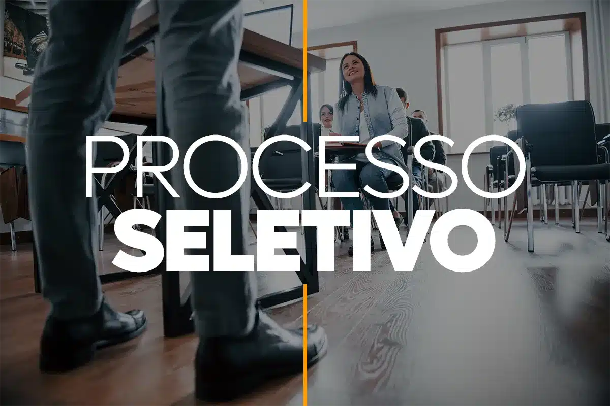 Candidatos aguardando entrevista ilustratando o processo seletivo com inscrições abertas.