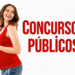 Mulher grávida sorridente com regata vermelha ao lado do texto "Concursos Públicos".