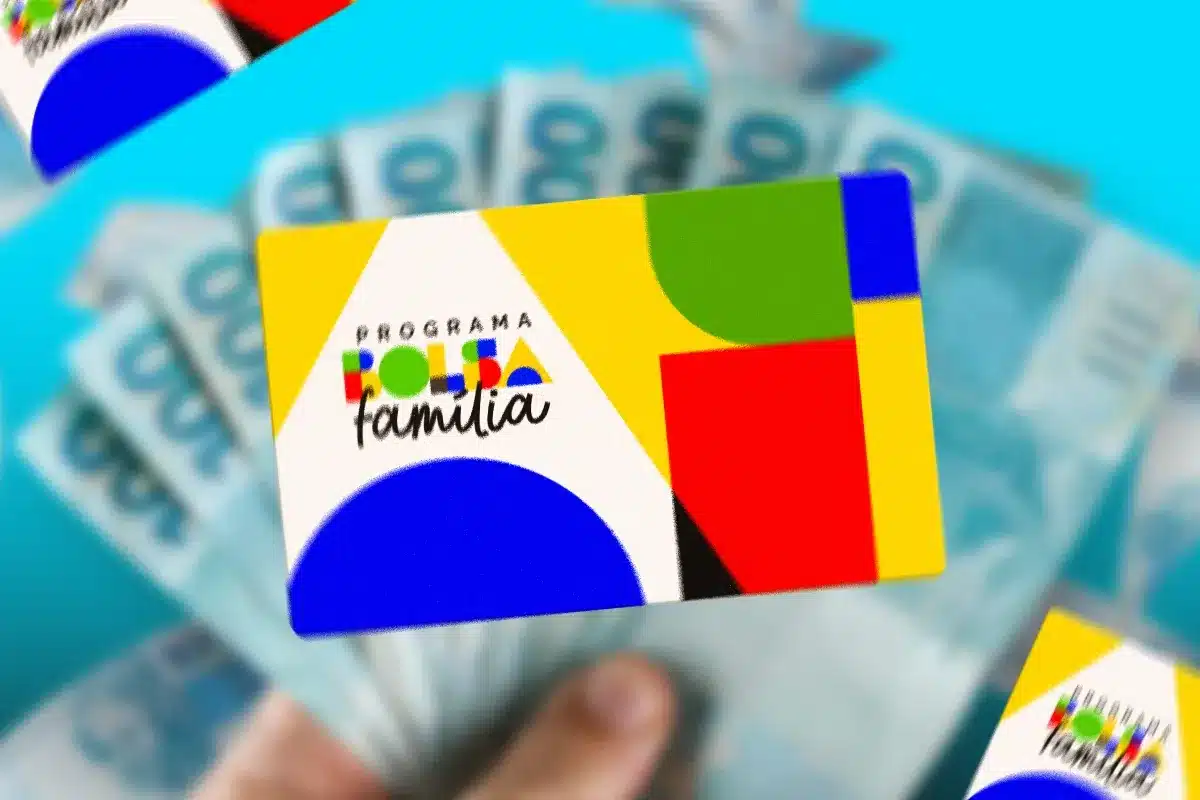 Cartão do Bolsa Família sobre notas de real ilustra o calendário de pagamento do benefício em maio, com liberação para NIS final 9.