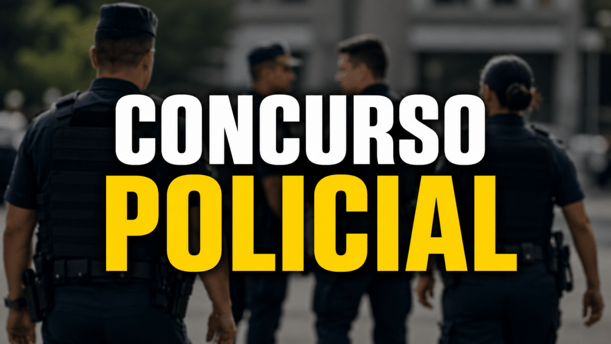 Quatro policiais fardados de costas em ambiente urbano com texto "CONCURSO POLICIAL" em destaque.