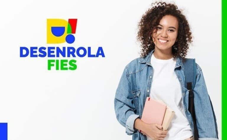 Logomarca oficial do programa Desenrola Fies ao lado de estudante universitária sorridente