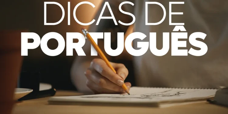Pessoa escrevendo em caderno com lápis sobre destaque "Dicas de Português", simbolizando o aprendizado de regras gramaticais para concursos.
