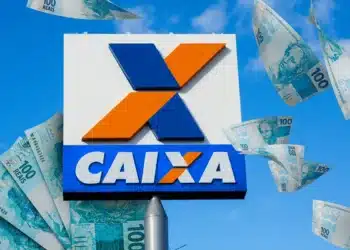 Logotipo da Caixa Econômica Federal cercado por notas de R$ 100, representando o pagamento de R$ 1.050 liberado para beneficiários com CPFs finais de 0 a 9.