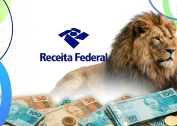 Marca da Receita Federal e figura de um leão sobre fundo claro, com cédulas e moedas de real ao redor.