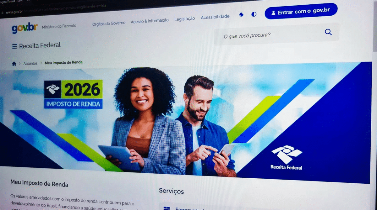 Tela de computador exibe a página do Imposto de Renda 2026 no site da Receita Federal.