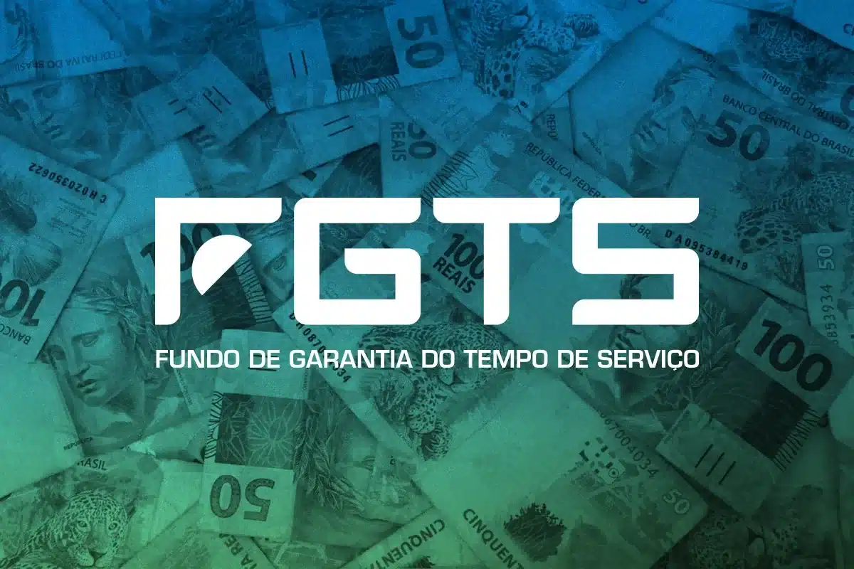 Cédulas de real espalhadas com a logomarca do FGTS sobreposta, fazendo referência ao Saque Calamidade de R$ 6.220.