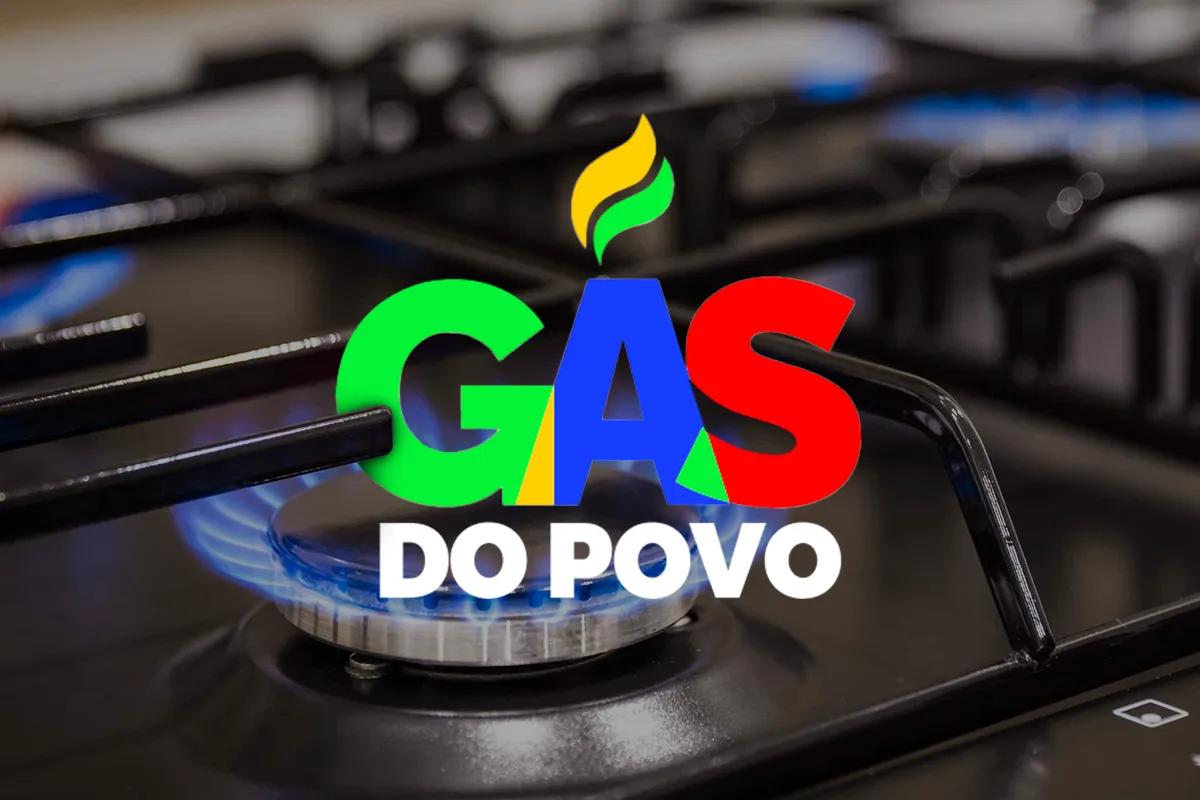 Logo do Gás do Povo sobre chama de fogão acesa, destacando a liberação dos vales do programa.